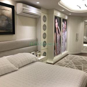 Casa com 600m², 3 dormitórios, 3 vagas, no bairro Cinqüentenário em Caxias do Sul para Comprar