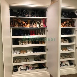 Casa com 600m², 3 dormitórios, 3 vagas, no bairro Cinqüentenário em Caxias do Sul para Comprar