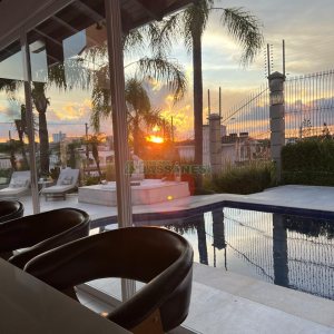 Casa com 600m², 3 dormitórios, 3 vagas, no bairro Cinqüentenário em Caxias do Sul para Comprar