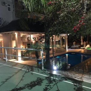 Casa com 600m², 3 dormitórios, 3 vagas, no bairro Cinqüentenário em Caxias do Sul para Comprar