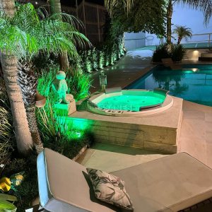 Casa com 600m², 3 dormitórios, 3 vagas, no bairro Cinqüentenário em Caxias do Sul para Comprar