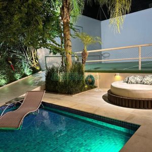 Casa com 600m², 3 dormitórios, 3 vagas, no bairro Cinqüentenário em Caxias do Sul para Comprar