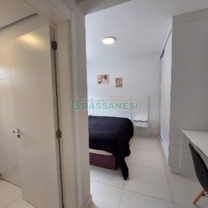 Apto Mobiliado com 70m², 2 dormitórios, 2 vagas, no bairro Lourdes em Caxias do Sul para Alugar