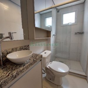 Apto Mobiliado com 70m², 2 dormitórios, 2 vagas, no bairro Lourdes em Caxias do Sul para Alugar