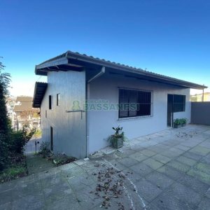 Casa com 224m², 3 dormitórios, 3 vagas, no bairro São Leopoldo em Caxias do Sul para Comprar