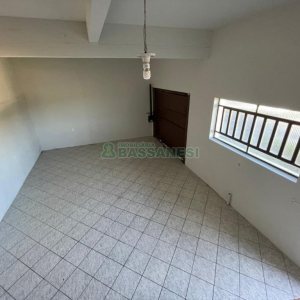 Casa com 224m², 3 dormitórios, 3 vagas, no bairro São Leopoldo em Caxias do Sul para Comprar