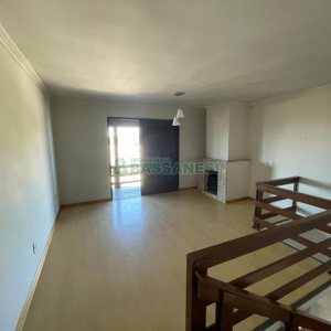 Casa com 224m², 3 dormitórios, 3 vagas, no bairro São Leopoldo em Caxias do Sul para Comprar