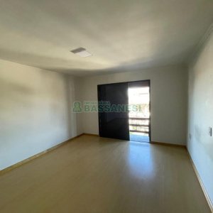 Casa com 224m², 3 dormitórios, 3 vagas, no bairro São Leopoldo em Caxias do Sul para Comprar