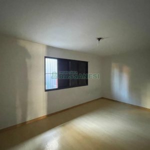 Casa com 224m², 3 dormitórios, 3 vagas, no bairro São Leopoldo em Caxias do Sul para Comprar