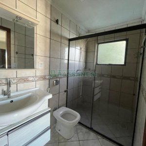 Casa com 224m², 3 dormitórios, 3 vagas, no bairro São Leopoldo em Caxias do Sul para Comprar