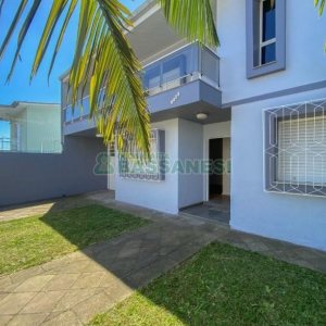 Casa com 136m², 3 dormitórios, 1 vaga, no bairro Universitário em Caxias do Sul para Alugar