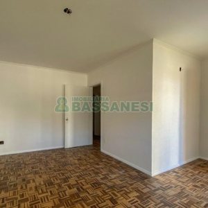 Casa com 136m², 3 dormitórios, 1 vaga, no bairro Universitário em Caxias do Sul para Alugar