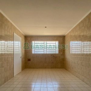 Casa com 136m², 3 dormitórios, 1 vaga, no bairro Universitário em Caxias do Sul para Alugar