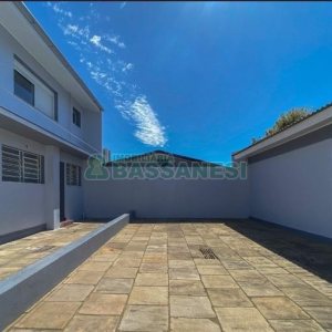 Casa com 136m², 3 dormitórios, 1 vaga, no bairro Universitário em Caxias do Sul para Alugar