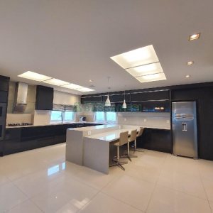 Apto Mobiliado com 393m², 5 dormitórios, 4 vagas, no bairro São Pelegrino em Caxias do Sul para Alugar