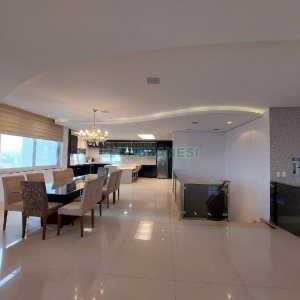 Apto Mobiliado com 393m², 5 dormitórios, 4 vagas, no bairro São Pelegrino em Caxias do Sul para Alugar