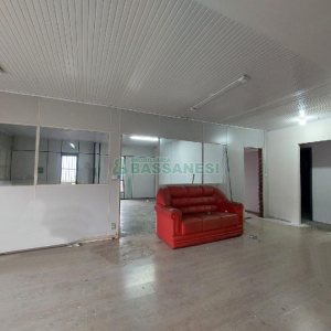 Pavilhão com 1232m², no bairro Pioneiro em Caxias do Sul para Alugar