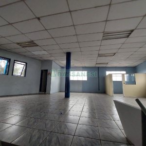 Pavilhão com 1232m², no bairro Pioneiro em Caxias do Sul para Alugar