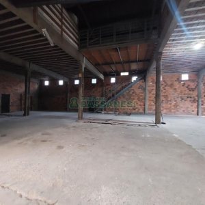 Pavilhão com 1232m², no bairro Pioneiro em Caxias do Sul para Alugar