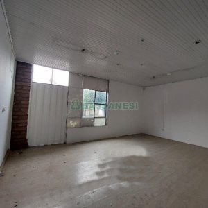 Pavilhão com 1232m², no bairro Pioneiro em Caxias do Sul para Alugar