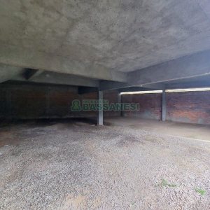 Pavilhão com 1232m², no bairro Pioneiro em Caxias do Sul para Alugar