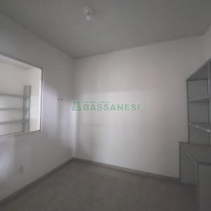 Pavilhão com 1232m², no bairro Pioneiro em Caxias do Sul para Alugar