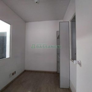 Pavilhão com 1232m², no bairro Pioneiro em Caxias do Sul para Alugar