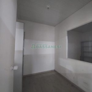 Pavilhão com 1232m², no bairro Pioneiro em Caxias do Sul para Alugar