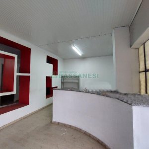 Pavilhão com 1232m², no bairro Pioneiro em Caxias do Sul para Alugar