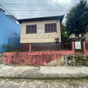 Casa com 45m², 2 dormitórios, no bairro Rio Branco em Caxias do Sul para Comprar