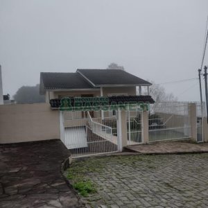 Casa com 258m², 3 dormitórios, 2 vagas, no bairro Santa Lúcia em Caxias do Sul para Comprar