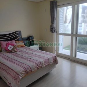 Casa com 258m², 3 dormitórios, 2 vagas, no bairro Santa Lúcia em Caxias do Sul para Comprar