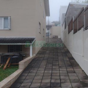 Casa com 258m², 3 dormitórios, 2 vagas, no bairro Santa Lúcia em Caxias do Sul para Comprar