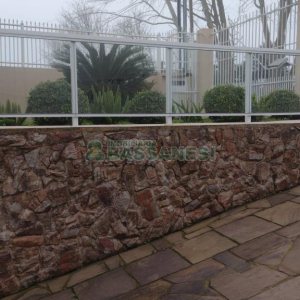 Casa com 258m², 3 dormitórios, 2 vagas, no bairro Santa Lúcia em Caxias do Sul para Comprar