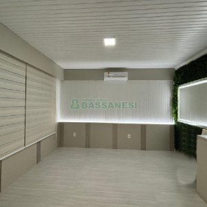 Casa Comercial com 98m², 2 vagas, no bairro Pio X em Caxias do Sul para Alugar
