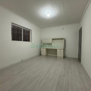Casa Comercial com 98m², 2 vagas, no bairro Pio X em Caxias do Sul para Alugar