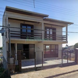 Casa com 234m², 8 dormitórios, 4 vagas, no bairro Serrano em Caxias do Sul para Comprar