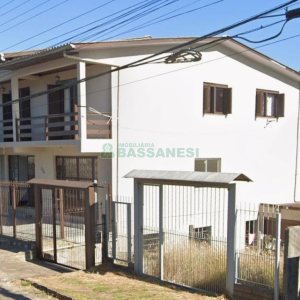 Casa com 234m², 8 dormitórios, 4 vagas, no bairro Serrano em Caxias do Sul para Comprar