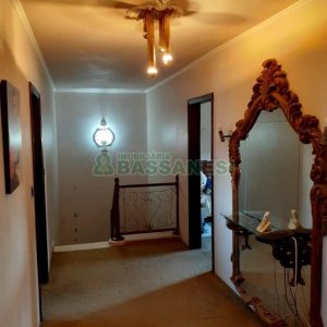 Casa com 200m², 3 dormitórios, 2 vagas, no bairro Sagrada Família em Caxias do Sul para Comprar