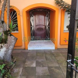 Casa com 200m², 3 dormitórios, 2 vagas, no bairro Sagrada Família em Caxias do Sul para Comprar