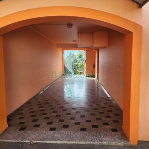 Casa com 200m², 3 dormitórios, 2 vagas, no bairro Sagrada Família em Caxias do Sul para Comprar