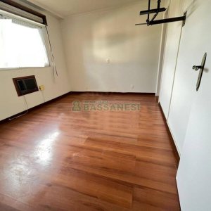 Apartamento com 76m², 3 dormitórios, 2 vagas, no bairro Pio X em Caxias do Sul para Comprar