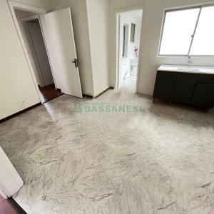 Apartamento com 76m², 3 dormitórios, 2 vagas, no bairro Pio X em Caxias do Sul para Comprar