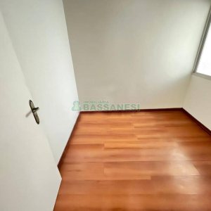 Apartamento com 76m², 3 dormitórios, 2 vagas, no bairro Pio X em Caxias do Sul para Comprar