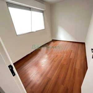 Apartamento com 76m², 3 dormitórios, 2 vagas, no bairro Pio X em Caxias do Sul para Comprar