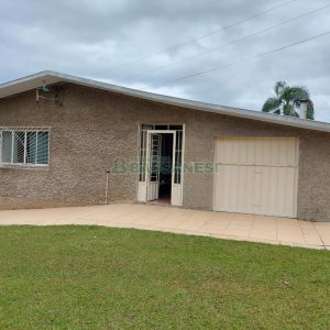 Casa com 127m², 2 dormitórios, 1 vaga, no bairro Diamantino em Caxias do Sul para Comprar