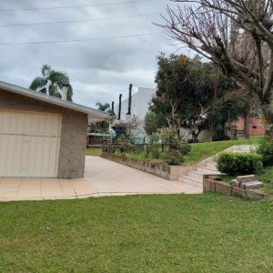 Casa com 127m², 2 dormitórios, 1 vaga, no bairro Diamantino em Caxias do Sul para Comprar