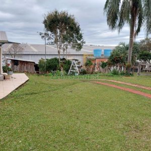 Casa com 127m², 2 dormitórios, 1 vaga, no bairro Diamantino em Caxias do Sul para Comprar