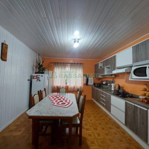 Casa com 127m², 2 dormitórios, 1 vaga, no bairro Diamantino em Caxias do Sul para Comprar