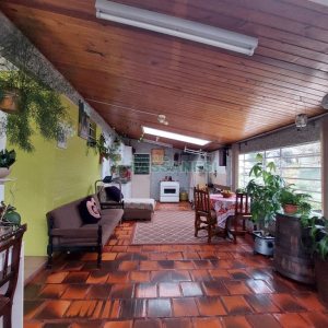 Casa com 127m², 2 dormitórios, 1 vaga, no bairro Diamantino em Caxias do Sul para Comprar